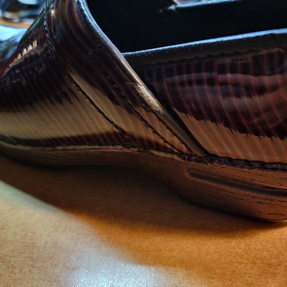 Dansko XP Wavy Embossed Patent Brown Clogs Size 7.5 US 38 EU - Picture 4 of 8